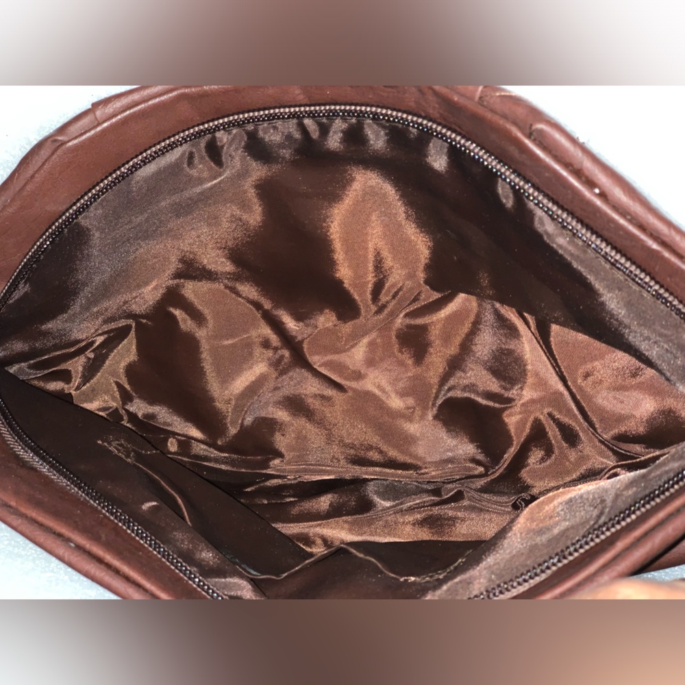 Brown clutch with two silver zippers - Picture 3 of 3